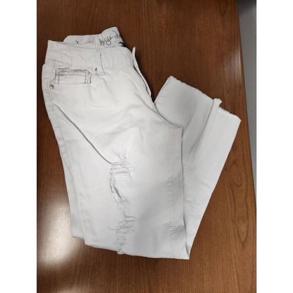 Ariya 13/14 White denim jeans. Measures approx 30 waist 28 inseam and 9 rise - Picture 8 of 8